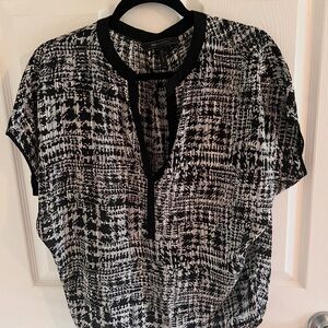 BCBG Black and White Short Sleeve Patterned Blouse